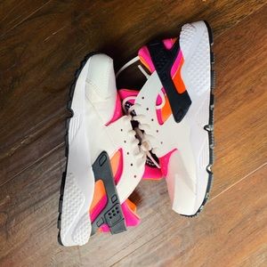 Women’s Airhuaarache size 7